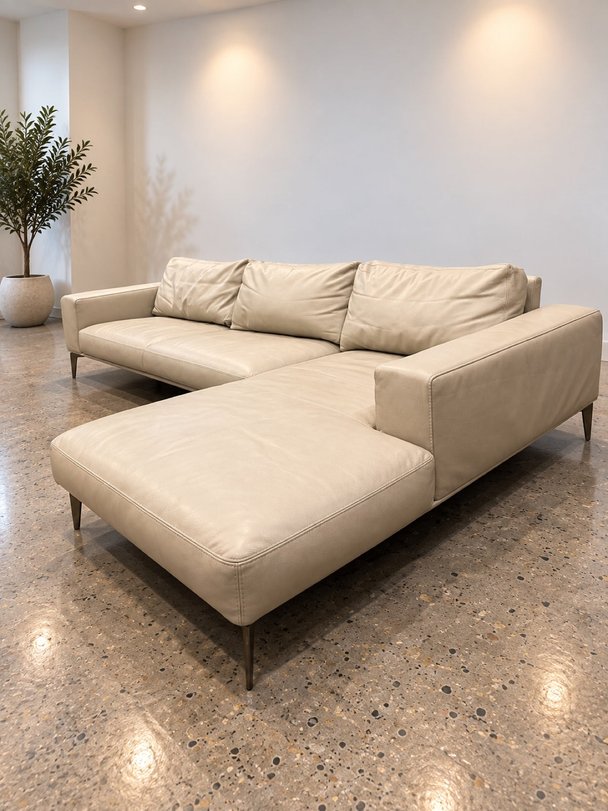 Artefacto Leather Chaise Sectional - chaise view