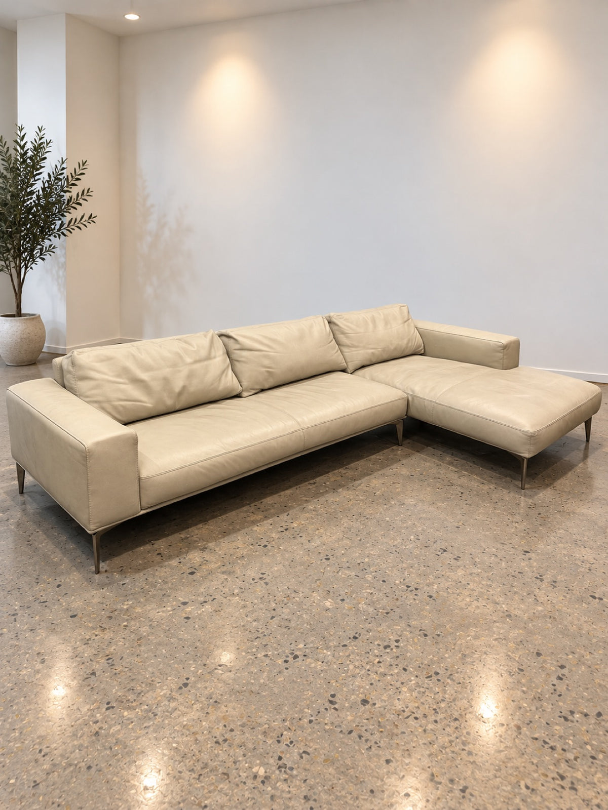 Artefacto Leather Chaise Sectional - front view